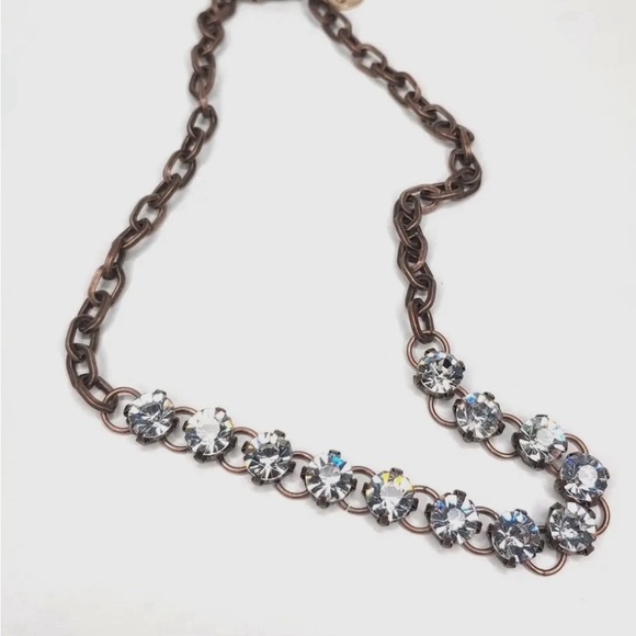 Beautiful choker with Swarovski crystals that go all the around! - Picture 2 of 9